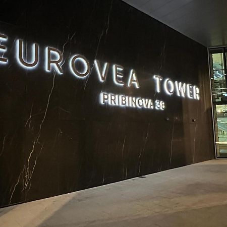 Nikas Eurovea Apartments - Free Parking Bratislava Luaran gambar