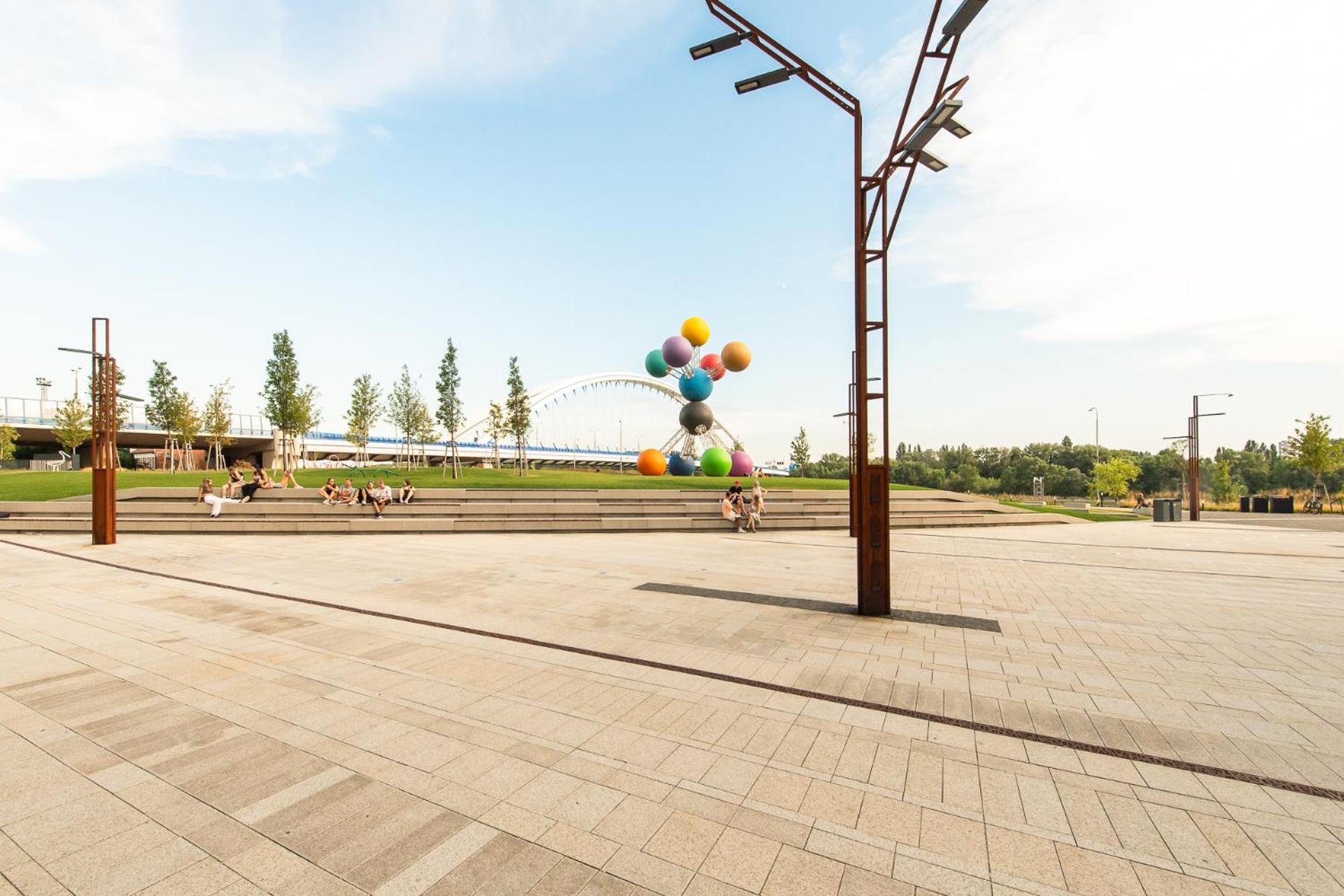 Nikas Eurovea Apartments - Free Parking Bratislava Luaran gambar