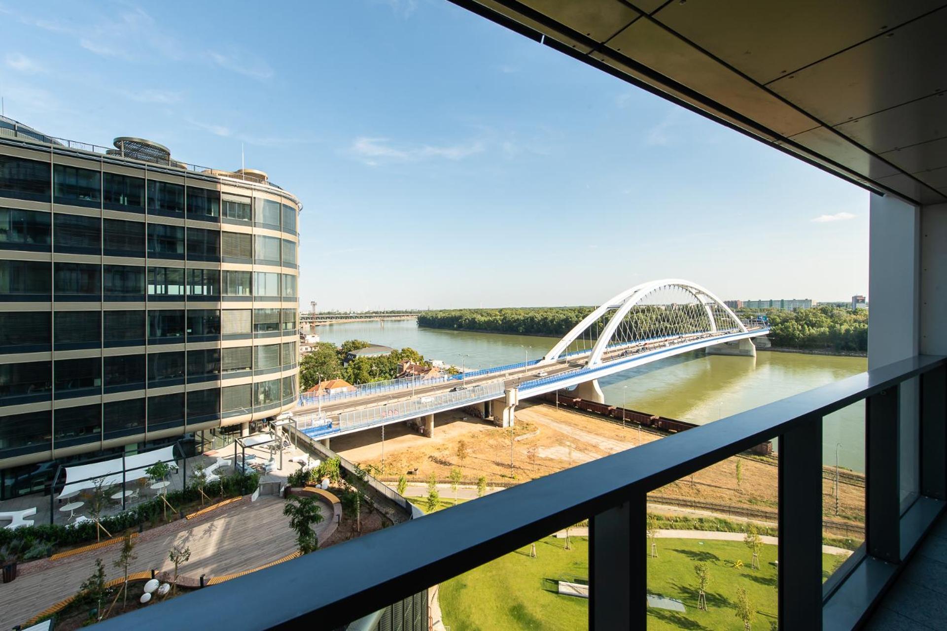 Nikas Eurovea Apartments - Free Parking Bratislava Luaran gambar